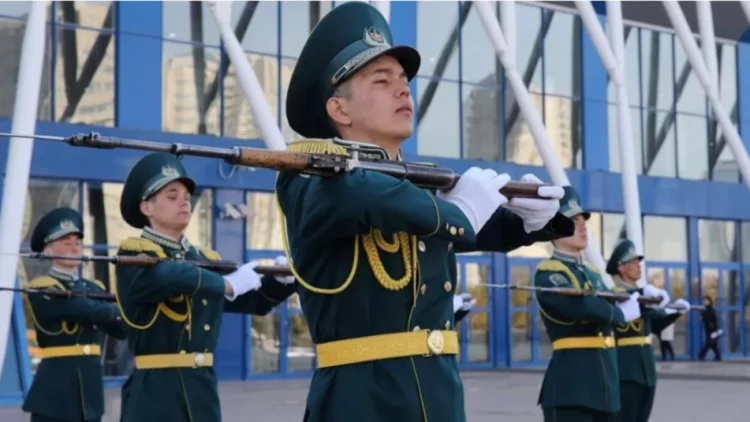 Әскери оқу орындарының үздік түлектеріне «аға лейтенант» атағы беріледі