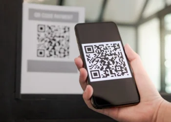 Полиция көшедегі күмәнді QR кодтарға байланысты ескерту жасады