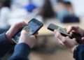 7-сыныпқа дейінгі оқушыларға смартфонға шектеу қойылмақ