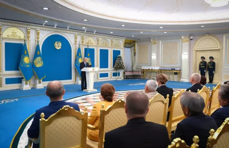 Тоқаев 106 жастағы диктор Зұлқия Жұматованы «Құрмет» орденімен марапаттады