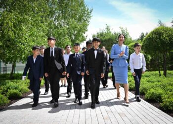 Еліміздің дарынды оқушылары Президент резиденциясын аралады