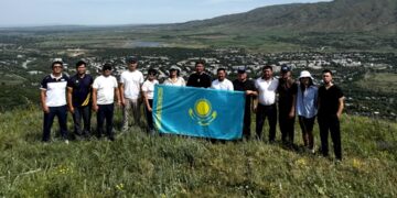 Текелі тұрғындары «Аю табан» туристік маршрутымен жаяу жүріп өтті