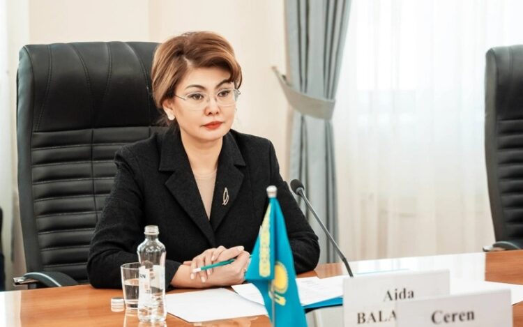 Аида Балаева қазақстандықтарды Әкелер күнімен құттықтады
