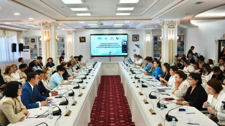 Жаңа Конституцияны іске асыру мәселесі талқыланды