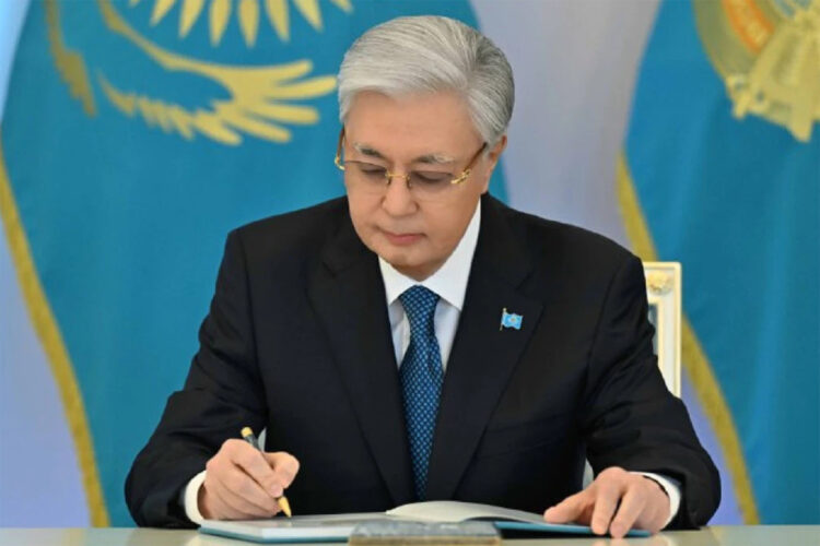 Тарихи сайлау – Президент Құрылтай сайлауын 23 тамызға тағайындады