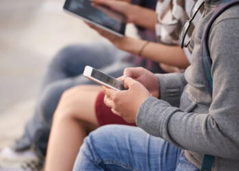 Саясаттанушы әлеуметтік желіні 16 жасқа дейін шектеуді ұсынды