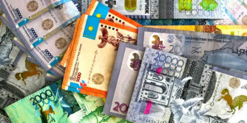 Орташа жалақы 443 мың теңгеге жетті