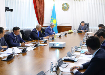 Олжас Бектенов бизнесті дамыту мәселелері жөнінде кеңес өткізді