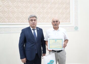 Көк тудың желбірегені…
