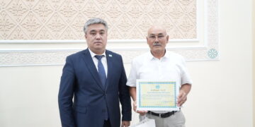 Көк тудың желбірегені…