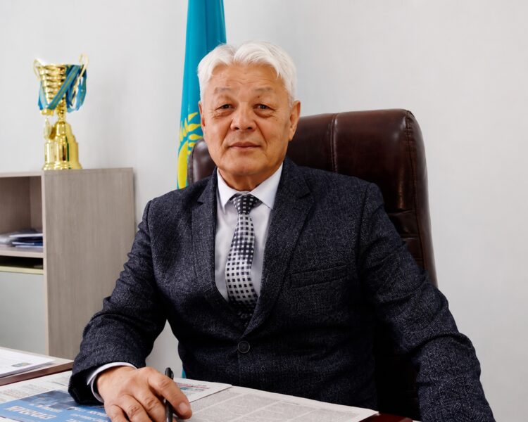 Өмірін білімге арнаған