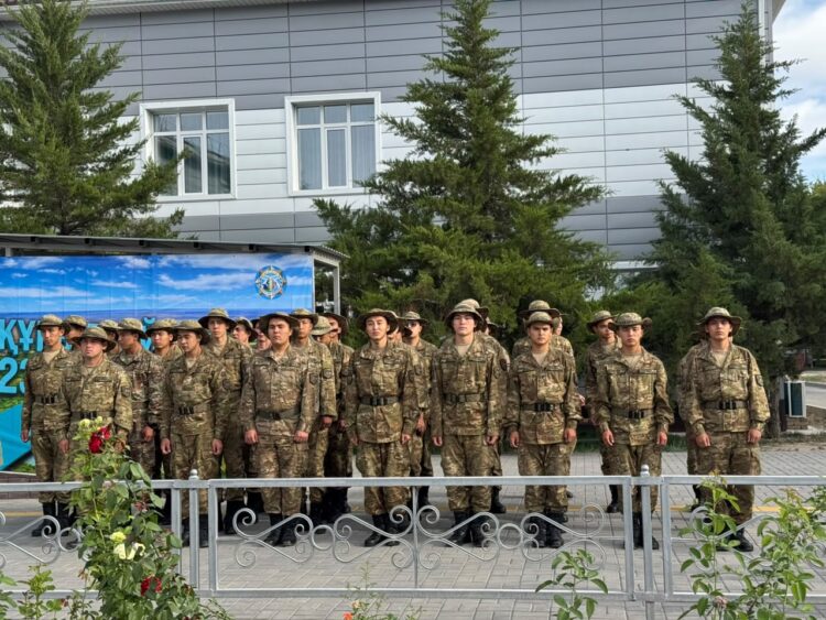 Әскери қызметшілер Құрылтай сайлауында азаматтық белсенділігін танытты