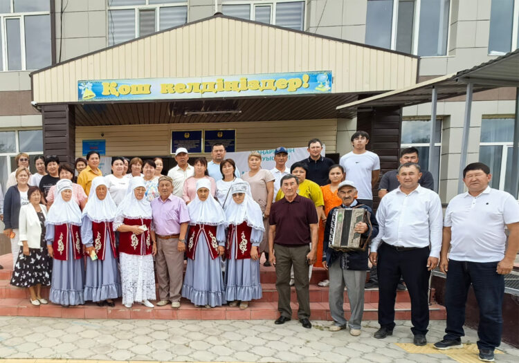 «Зарянка» этномәдени орталығының өкілдері ұлттық киіммен дауыс берді