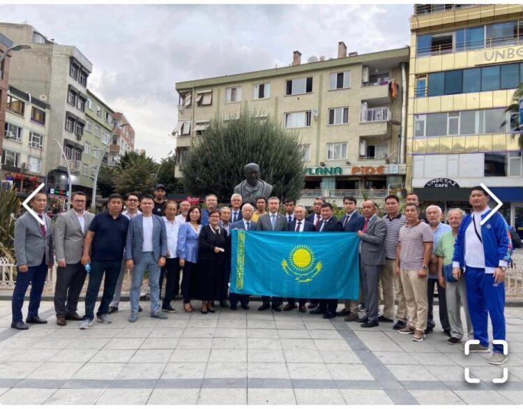 Ыстанбұл төріндегі Абай тағылымы