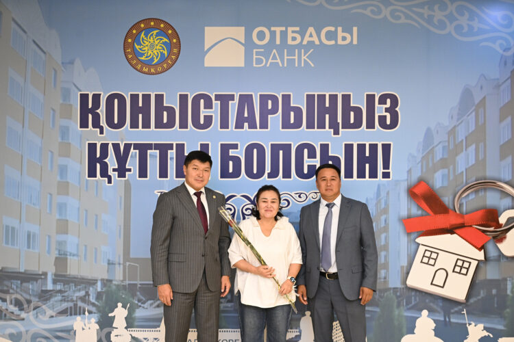 Талдықорғанда 41 отбасы жаңа баспана кілтіне ие болды
