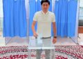 Ақын Алмат Есенбеков Құрылтай сайлауында өз таңдауын жасады