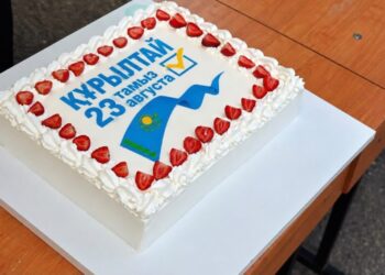 Талдықорғандық кондитер сайлауға 3 келілік ерекше тортпен келді