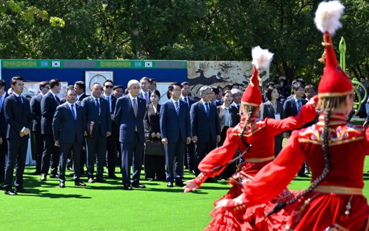 Мемлекет басшысы Сеулдегі қазақ этноауылына барды