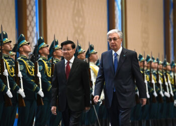 Лаос Президенті Тхонглун Сисулитті салтанатты қарсы алу рәсімі өтті