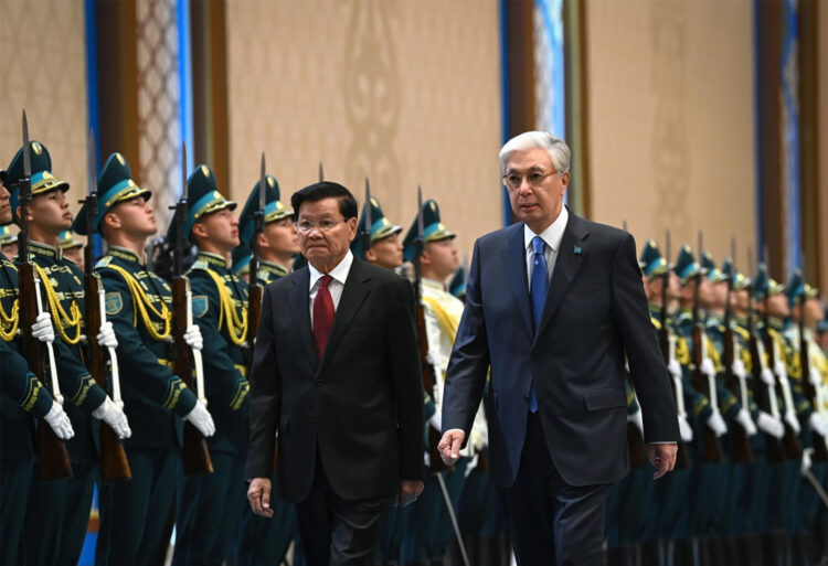 Лаос Президенті Тхонглун Сисулитті салтанатты қарсы алу рәсімі өтті