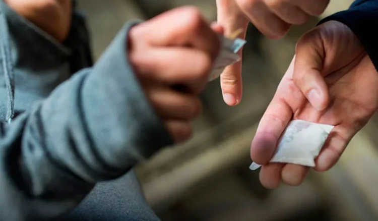 Есірткі қылмысы бойынша 69 жасөспірім ұсталды: Ата-аналар неге назар аударуы керек?