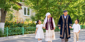 Өздері бір көненің көздеріндей