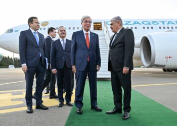 Қасым-Жомарт Тоқаев АӨСШК саммитіне қатысу үшін Бакуге барды
