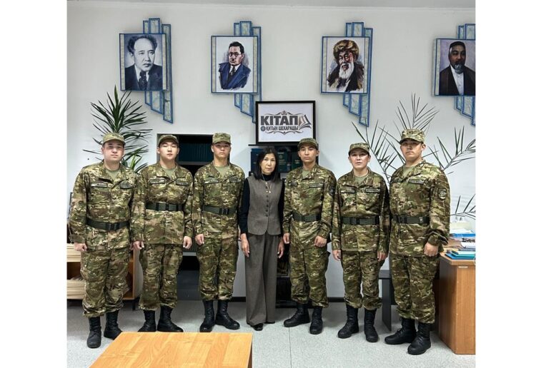 Кітап оқитын шекарашы