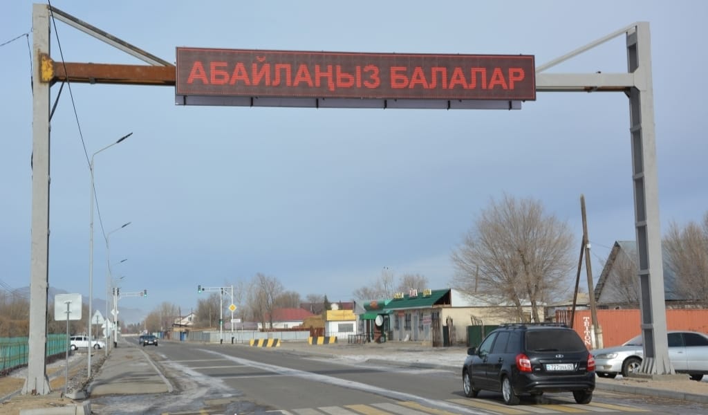 КЕГЕН АУДАНЫНДА БІРНЕШЕ ЕЛДІ МЕКЕННІҢ ІШКІ ЖОЛДАРЫ ЖАСАЛДЫ