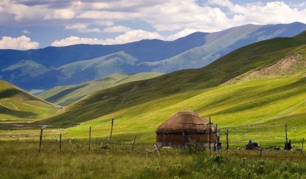 БІЗ ӘЛІ КҮНГЕ КЕҢЕСТІК ҚАСАҢ ҚАҒИДАЛАРДАН ШЫҒА АЛМАЙ ОТЫРМЫЗ