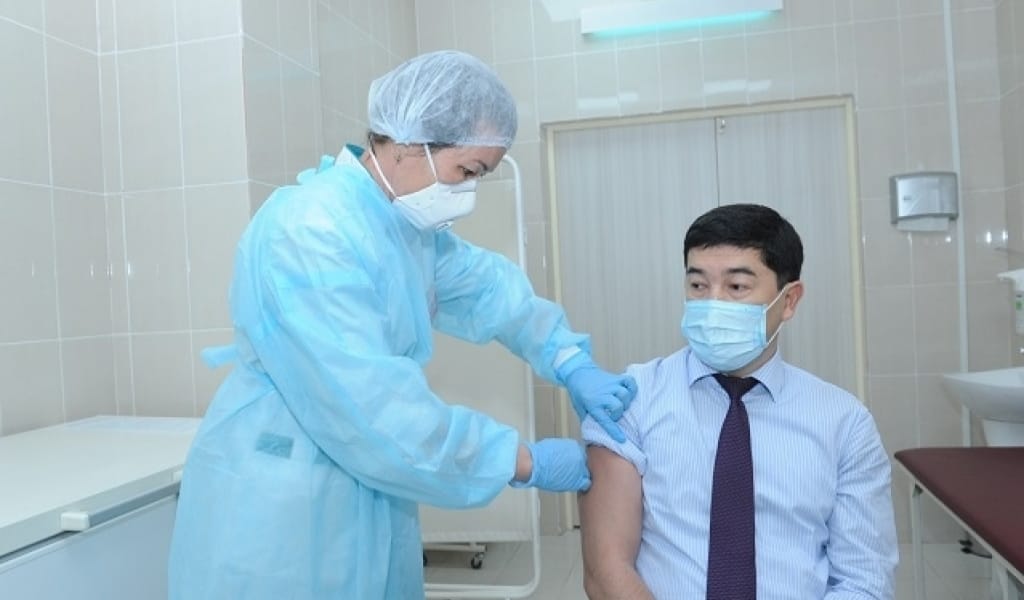 ӘКІМ ОРЫНБАСАРЛАРЫ КОРОНАВИРУСҚА ҚАРСЫ ВАКЦИНА САЛДЫРДЫ