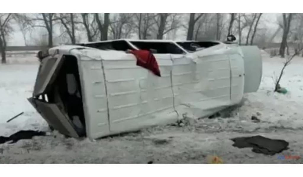 ЕҢБЕКШІҚАЗАҚ АУДАНЫНДА КӨКТАЙҒАҚ САЛДАРЫНАН АВТОБУС АУДАРЫЛДЫ
