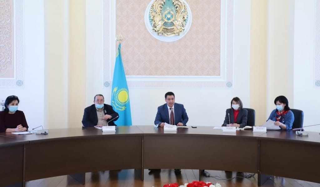 ТІЛ САРАЙЫНДА ЖЕТІЛДІРІЛГЕН ӘЛІПБИДІҢ СОҢҒЫ НҰСҚАСЫ ТАЛҚЫЛАНДЫ