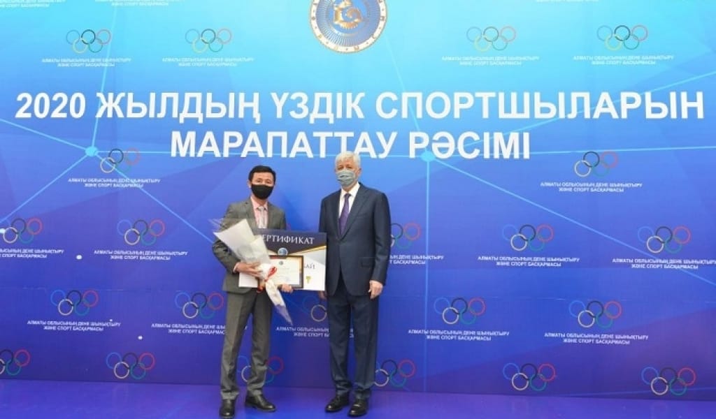 АМАНДЫҚ БАТАЛОВ СПОРТТА ЖҮРГЕН САЙЫПҚЫРАНДАРДЫ МАРАПАТТАДЫ