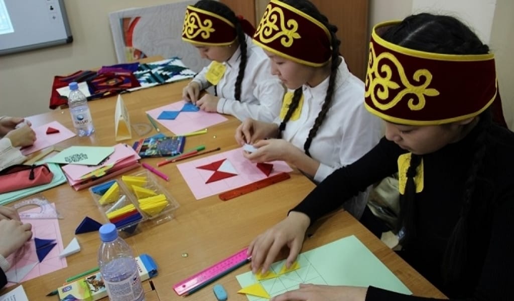 КӨРКЕМ ЕҢБЕКТІ ЖАҚСЫ МЕҢГЕРГЕН ОҚУШЫ ҚАТЫГЕЗДІККЕ БАРМАЙДЫ