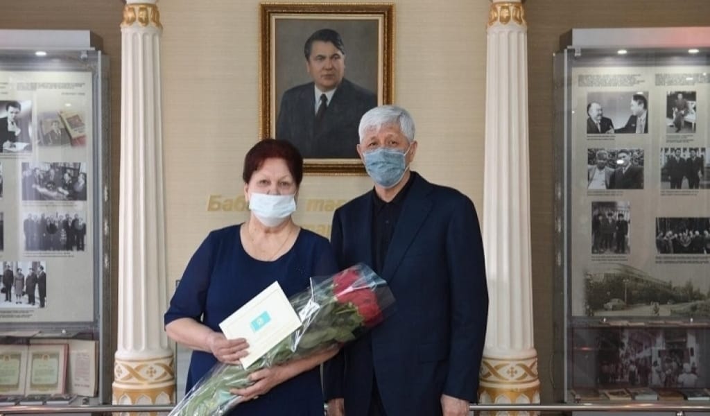 ЕЛ ПРЕЗИДЕНТІ ҮШТӨБЕДЕГІ АРДАГЕР МҰҒАЛІМГЕ ҚҰТТЫҚТАУ ХАТ ЖОЛДАДЫ