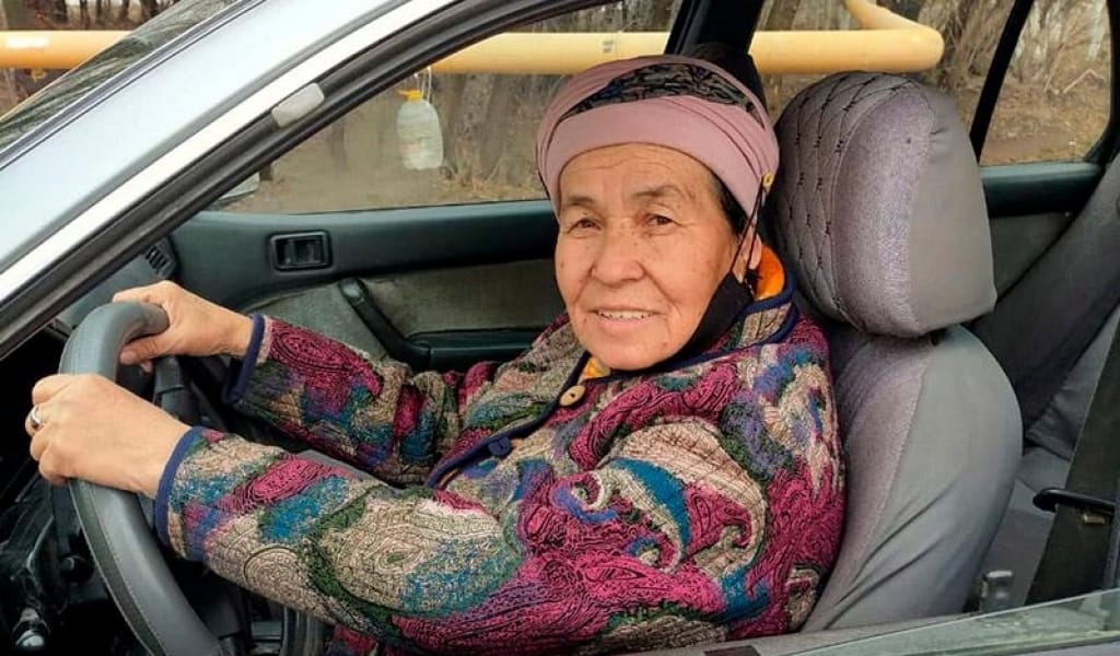 "УАЙЫМ БАСҚАН АДАМДАР КӨП": 70 ЖАСТАҒЫ ТАКСИСТ ӘЖЕНІҢ ӘҢГІМЕСІ