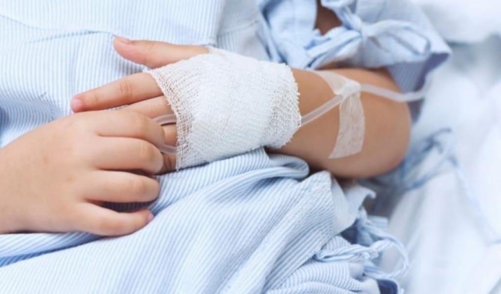 ҚОРАМДАҒЫ ОҚИҒА: МАС ЖҮРГІЗУШІ ҚАҚҚАН ЕКІ ОҚУШЫ ҚЫЗ ӘЛІ ЕС-ТҮССІЗ ЖАТЫР