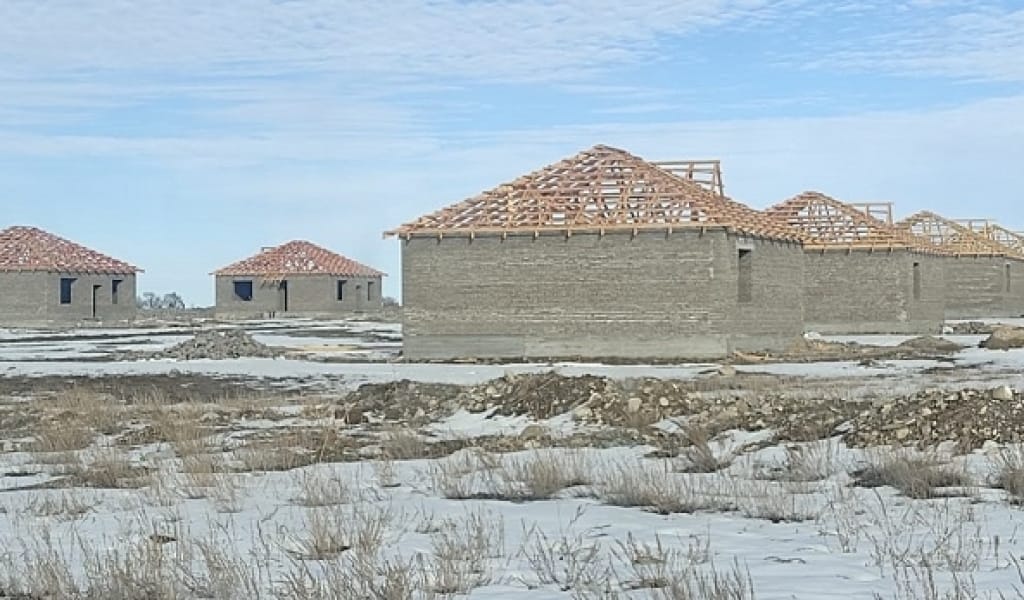 ІЛИЯС ЖАНСҮГІРОВ АУЫЛЫНДА ЖАҢАДАН 30 ТҰРҒЫН ҮЙ САЛЫНЫП ЖАТЫР