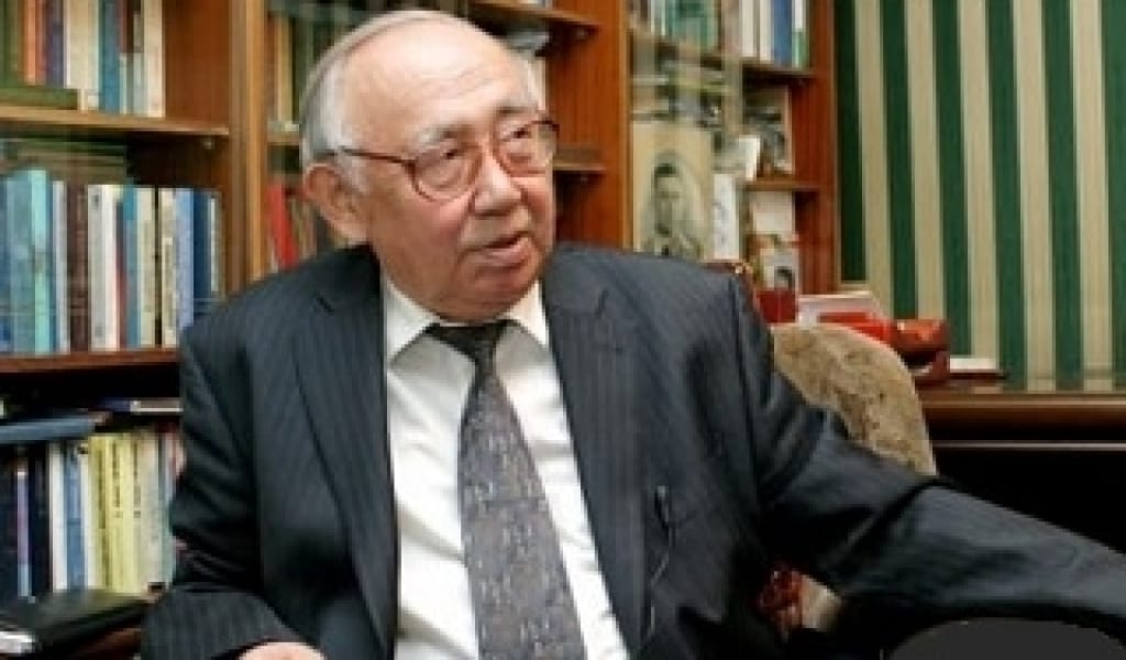 АҚЫН ТҰМАНБАЙ МОЛДАҒАЛИЕВ ТІРІ БОЛСА, БҮГІН 86 ЖАСҚА ТОЛАР ЕДІ