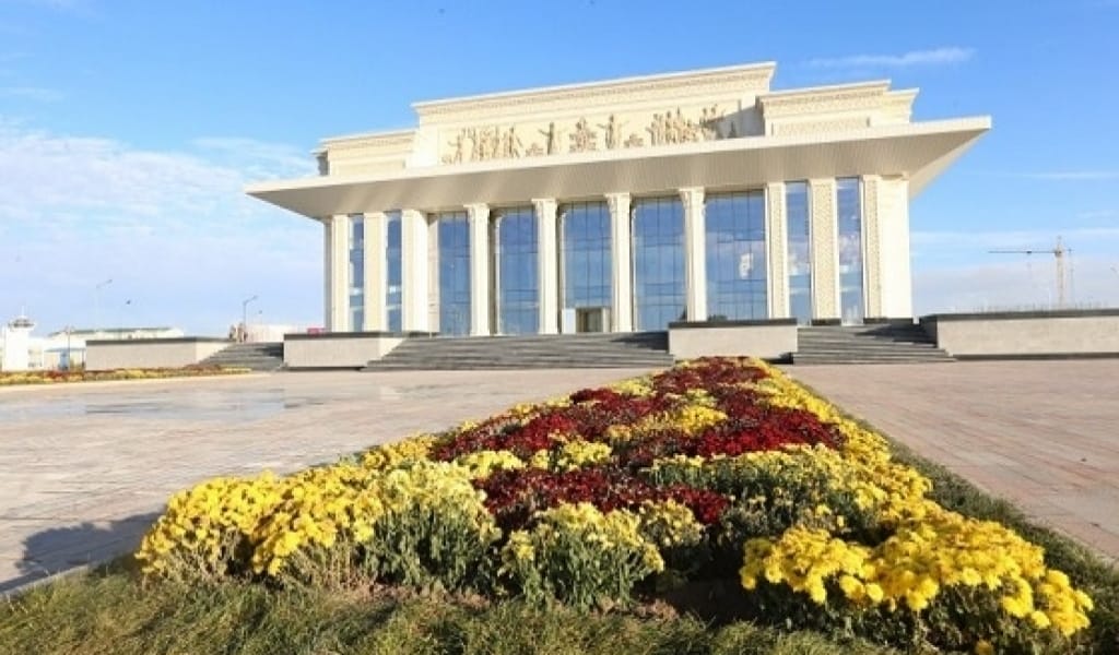 БҮГІН - ХАЛЫҚАРАЛЫҚ ТЕАТР КҮНІ: ТАЛДЫҚОРҒАНДАҒЫ БЕКЗАТ ӨНЕР БИІГІ