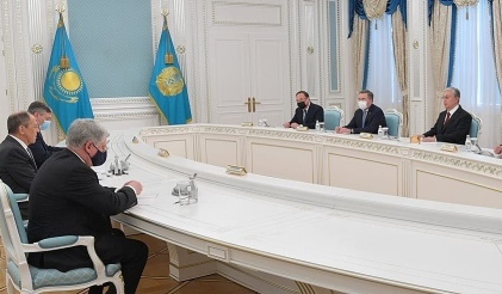 "БАСҚА ЖОЛ ЖОҚ": ПРЕЗИДЕНТ ВАКЦИНАНЫҢ МАҢЫЗДЫЛЫҒЫ ТУРАЛЫ АЙТТЫ