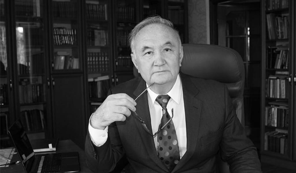 ҚОШ, ЕСЕНҒАЛИ! ҚАЗАҚТЫҢ ТАҒЫ БІР ТАНЫМАЛ ҚАЛАМГЕРІ ӨМІРДЕН ОЗДЫ