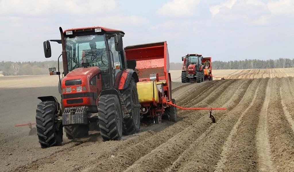 ҮШТӨБЕЛІК ШАРУАЛАР ТАҢНАН КЕШКЕ ДЕЙІН ЕГІСТІК АЛҚАБЫНДА ЖҮР