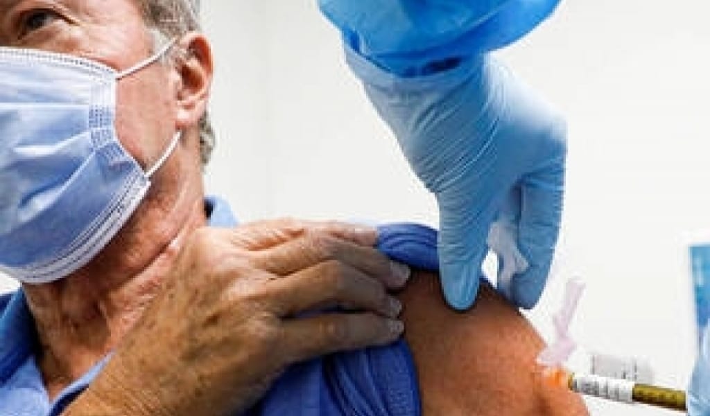 МАТАЙ БАЙЫСОВ АУЫЛЫНДА 50 ТҰРҒЫН ӨЗ ЕРКІМЕН ЕКПЕ ҚАБЫЛДАДЫ