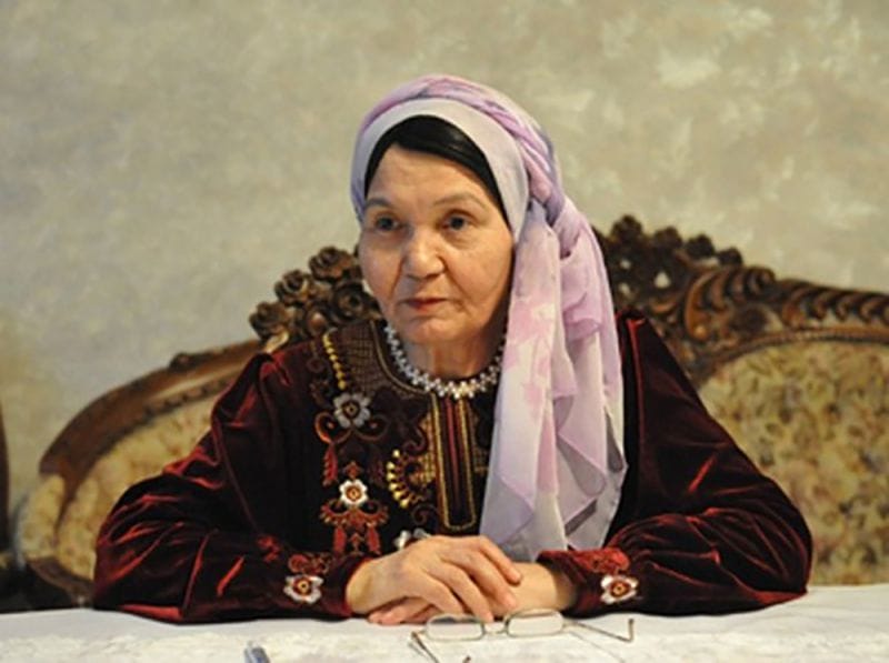 Юбка астындағы жетілген колготки