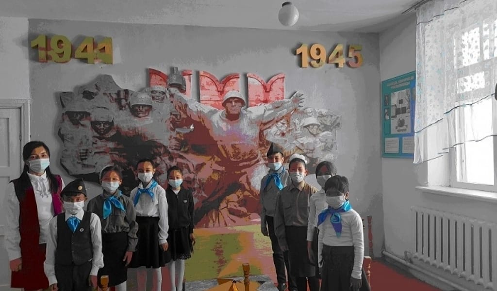 ЕШКІМ ДЕ ҰМЫТЫЛМАЙДЫ: ОҚУШЫЛАР ОНЛАЙН ТӘРБИЕ САҒАТЫН ӨТКІЗДІ