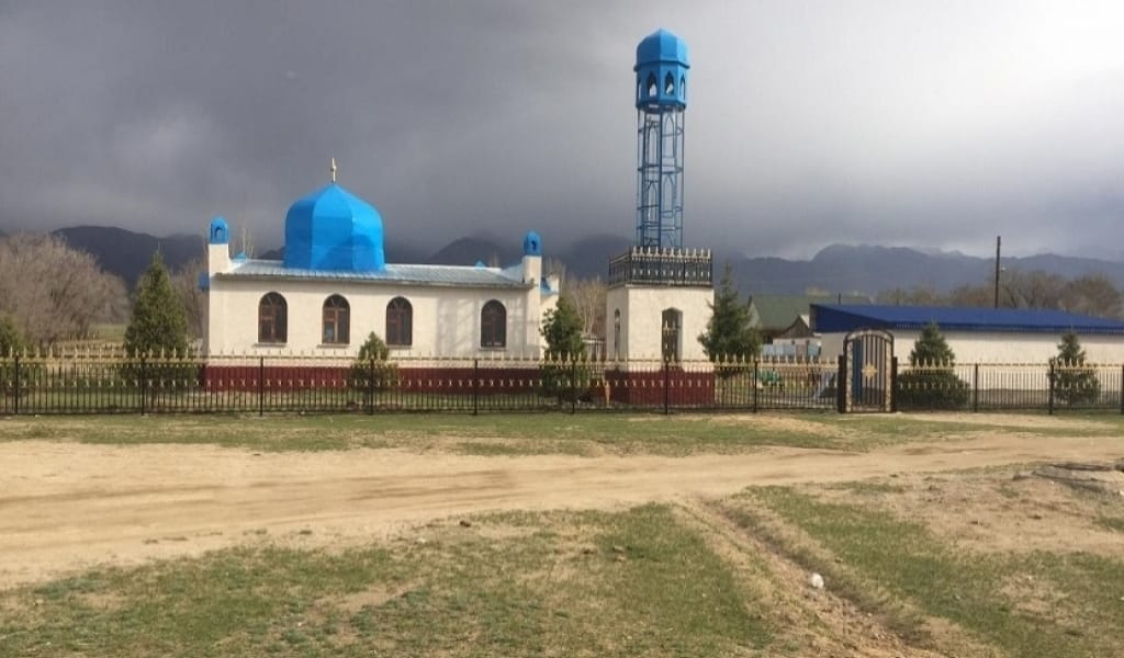 БӨРІБАЙ БИ АУЫЛЫНЫҢ ТҰРҒЫНДАРЫ ЖИНАЛЫП, ЕСКІРГЕН МЕШІТТІ ЖӨНДЕП АЛДЫ