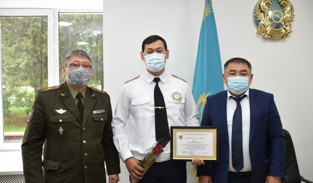ТЕКЕЛІДЕ ТІЛСІЗ ЖАУДЫ АУЫЗДЫҚТАҒАН ПОЛИЦЕЙЛЕР МАРАПАТТАЛДЫ