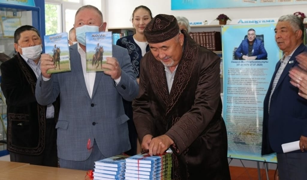 ТІРІ ЕКЕН, ӨЛМЕГЕН ЕКЕН: ТАЛҒАРДА ЖОЛАН ЖАЙЛЫ ЖАҢА КІТАП ТАНЫСТЫРЫЛДЫ